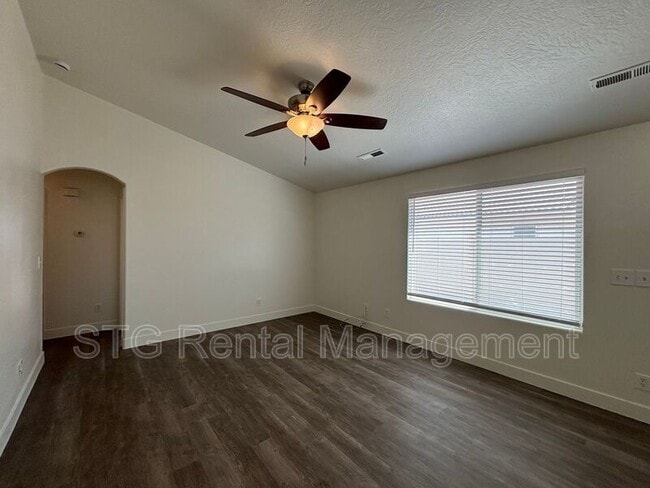 Building Photo - 2048 W 30 S