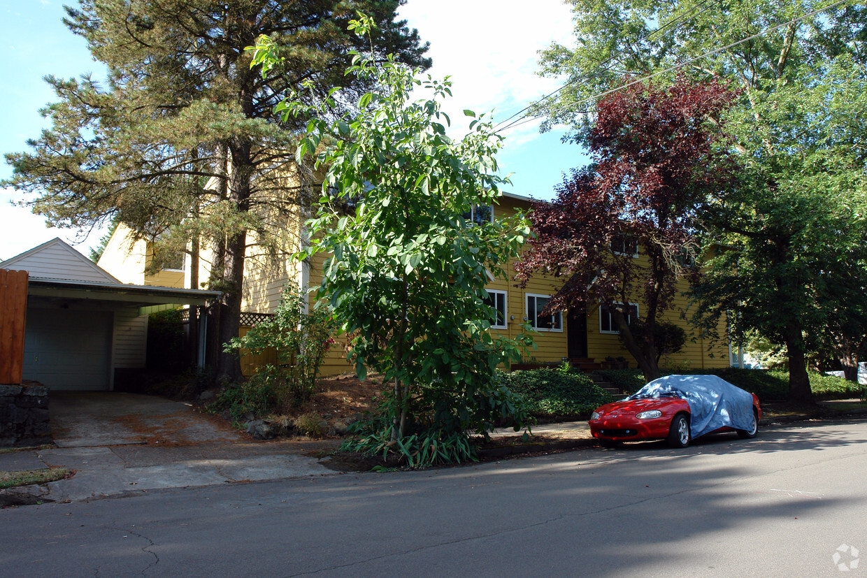 Building Photo - Dogwood Court