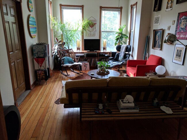 Foto del edificio - 1639 N Claremont Ave