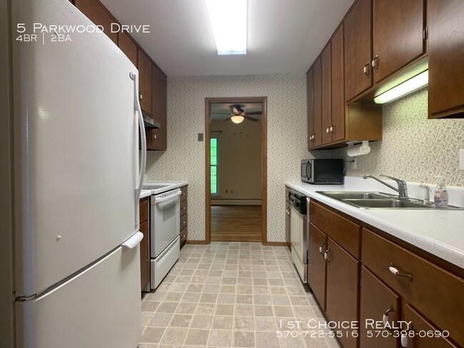 Building Photo - 4 bedroom ranch near Lock Haven Hospital