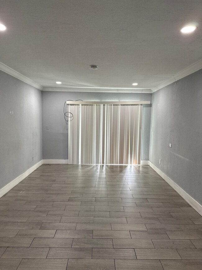 Foto del edificio - 941 NE 169th St