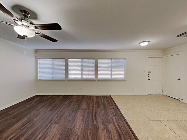 Building Photo - 7415 Ravenswood