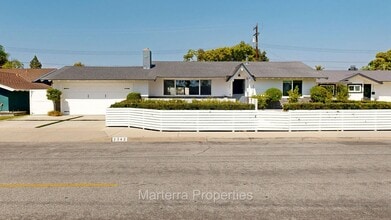 Building Photo - 2342 Fordham Dr