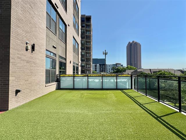 Building Photo - 3330 Oak Grove Ave