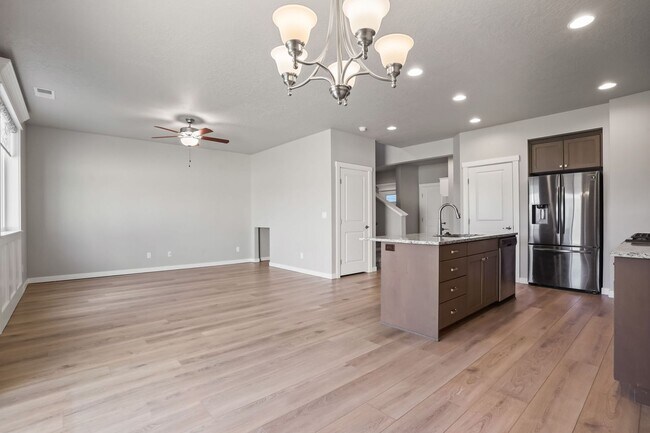 Foto del edificio - Beautiful SE Boise Home 4bd/2.5ba 1800+ SF