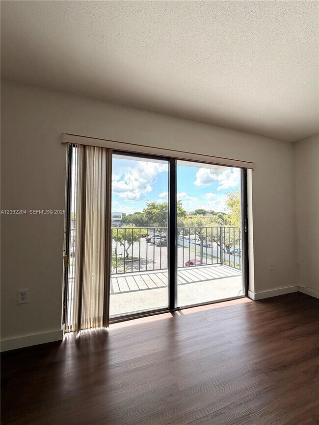 Foto del edificio - 10431 N Kendall Dr