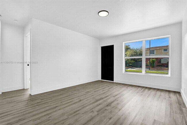 Building Photo - 1300 NE 2nd Ave