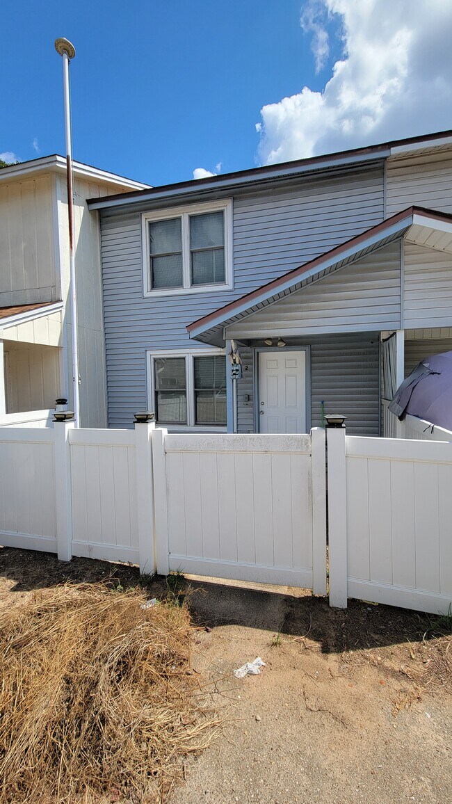 Foto del edificio - 92 Bradford St, Unit 2