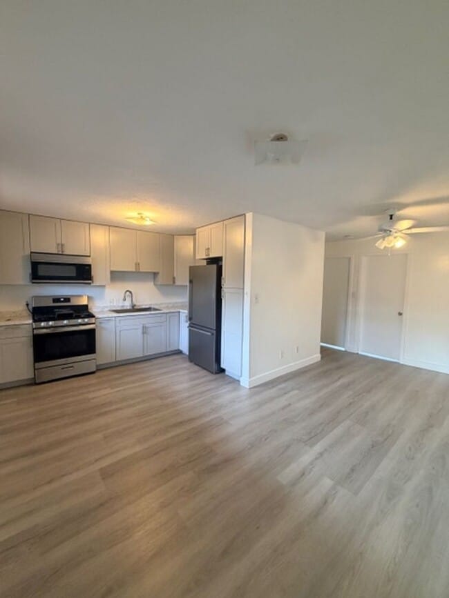Foto del edificio - MOVE IN READY! 2 Bd, 1 Ba in Hillside Villa Condo- Salt Lake