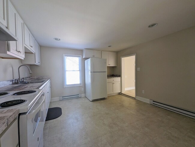 Building Photo - 223 W 6th St