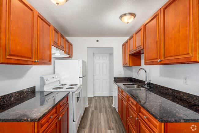 1BR, 1BA - 730SF - Kitchen - Autumn Place