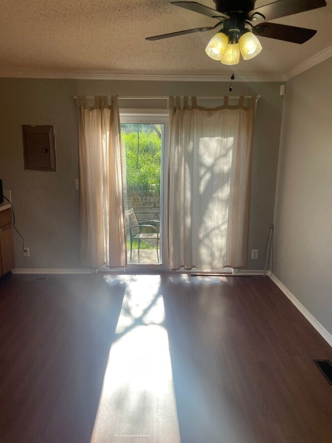 Building Photo - Townhouse for rent 2 bed 1.5 bath Castle Rock Co