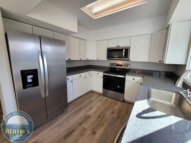 Foto del edificio - Adorable and Spacious Ranch Close to Town!