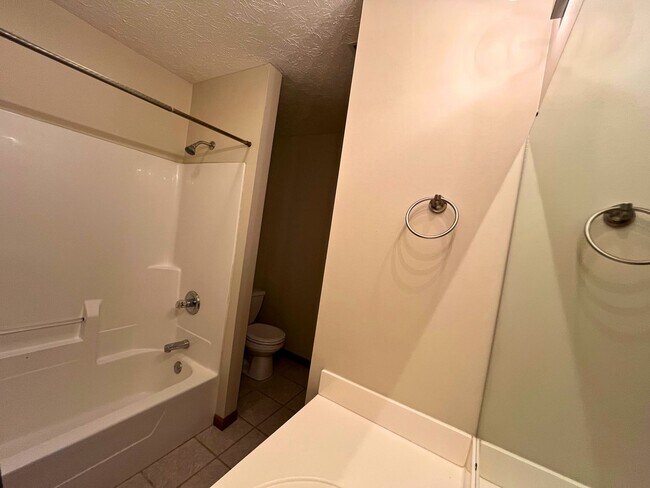 Foto del edificio - 2104 Bridgewater Cir