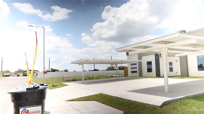 Building Photo - 24 Campeche Dr