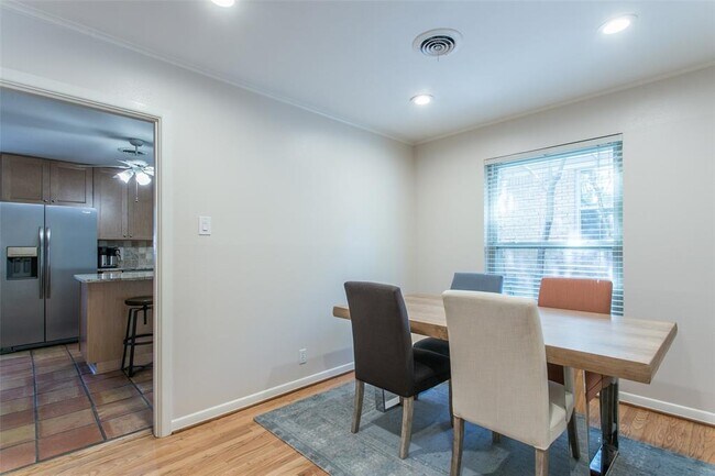 Foto del edificio - 733 Kirkwood Dr