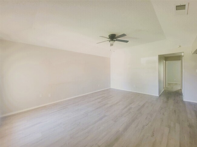 Foto del edificio - 3411 Stonewall Ln