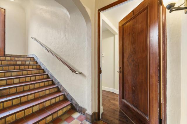 Building Photo - 1 bedroom in Seattle WA 98102