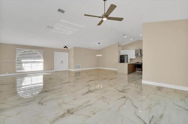 Building Photo - 10425 NW 48th Manor
