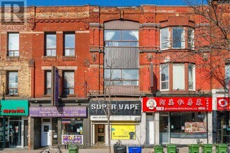 Building Photo - 414 Spadina Ave.