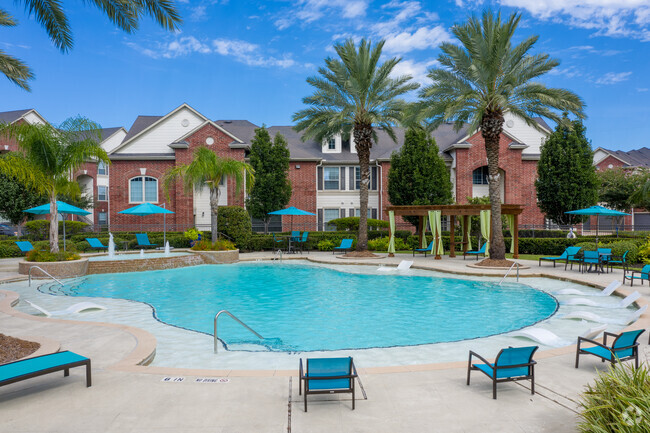 Piscina con terraza - Villas At Rollingbrook