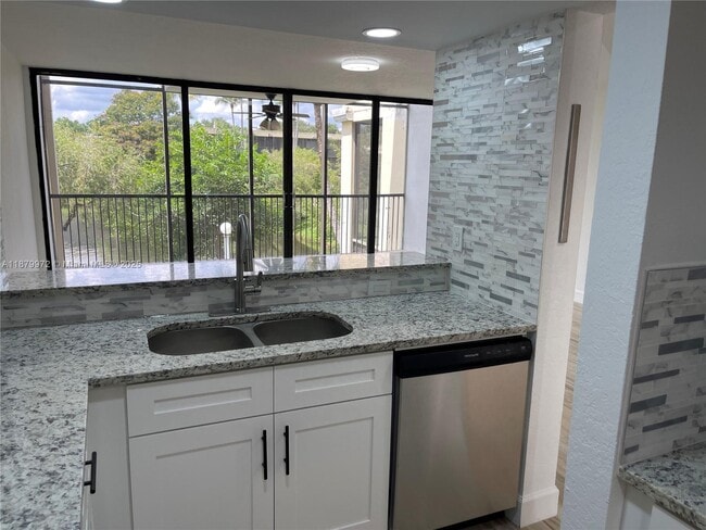 Building Photo - 2961 SW 87th Ave