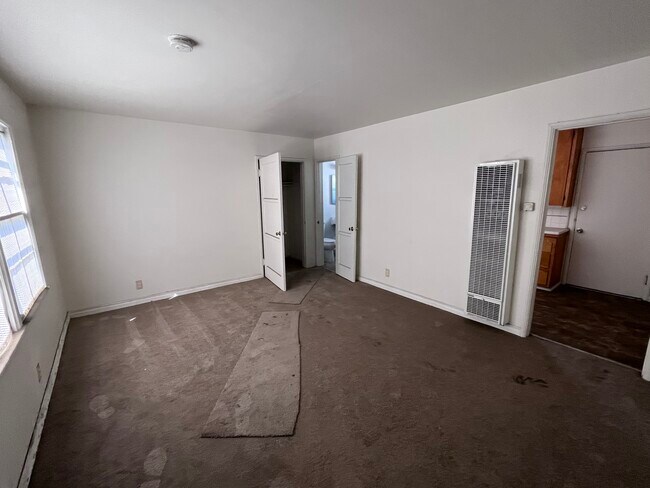 Foto del edificio - 8466 S Main St