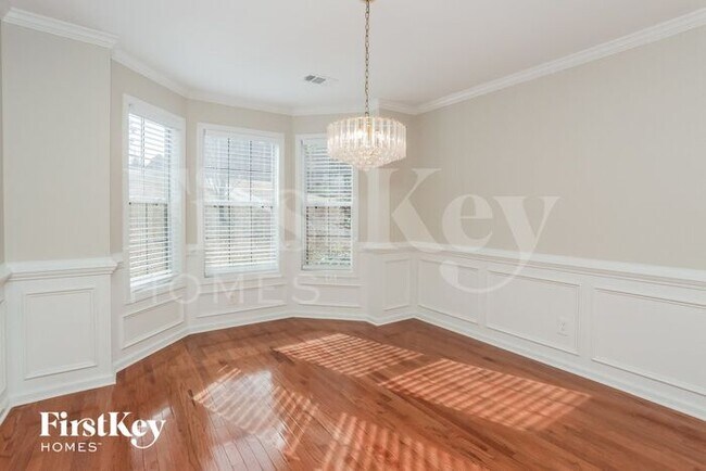 Foto del edificio - 205 Crown Oaks Ct