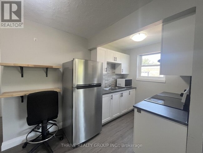 Building Photo - 106 King Edward Ave