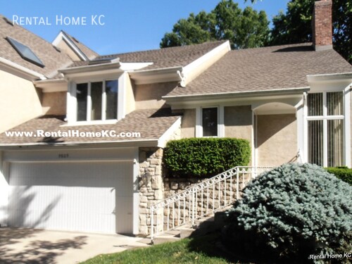 Primary Photo - Elegant and Spacious Maint-provided Townho...