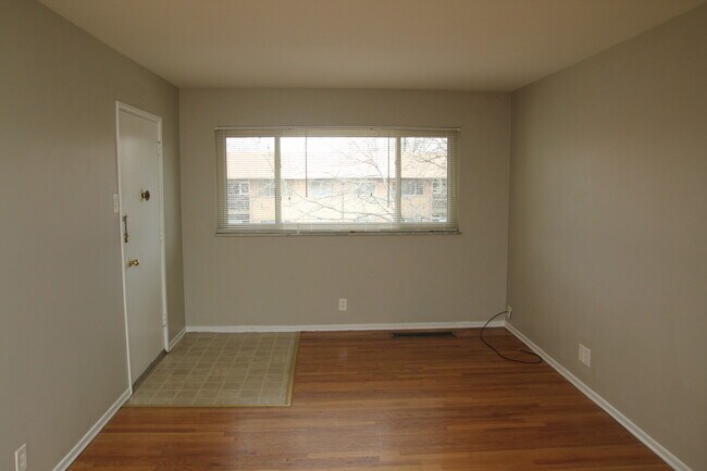 Building Photo - 1111 Indian Trails Dr