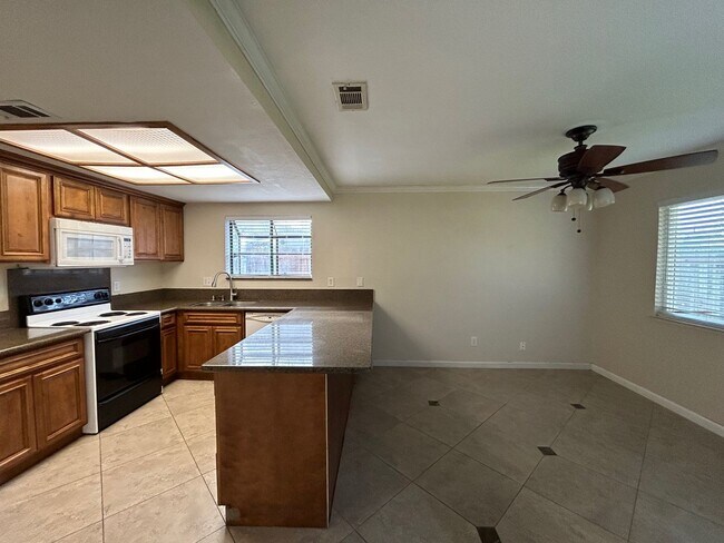 Foto del edificio - Great 2 BD 2 BA Home Near Elk Grove Florin...