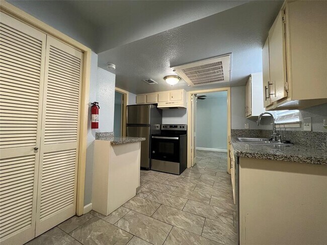 Foto del edificio - 6200 W Tidwell Rd