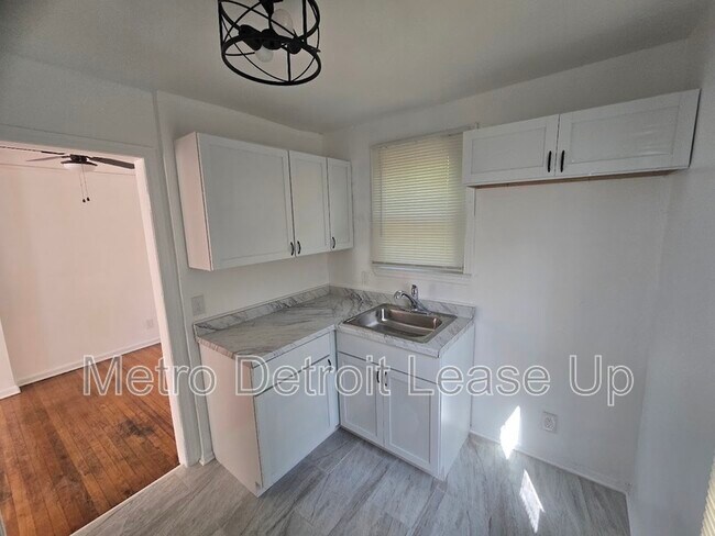 Foto del edificio - 15734 Meyers Rd