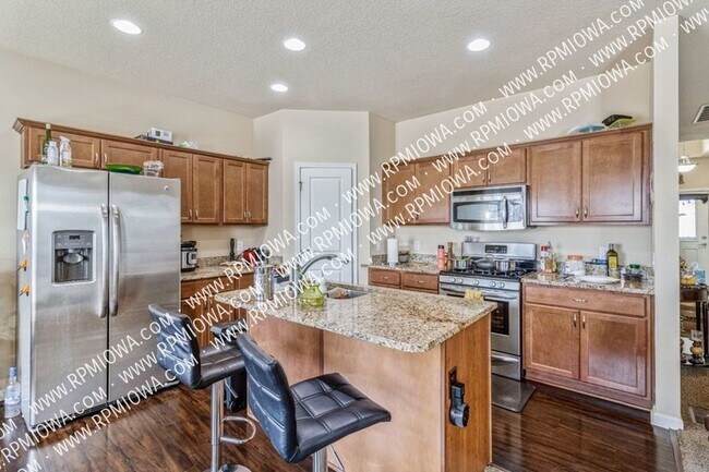 Building Photo - EXECUTIVE RANCH!  3 Bedroom and 2 Bathroom...