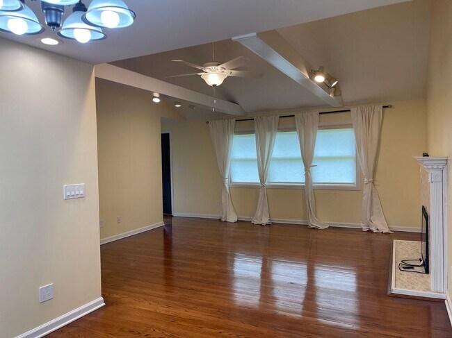 Foto del edificio - 277 Drummond Rd