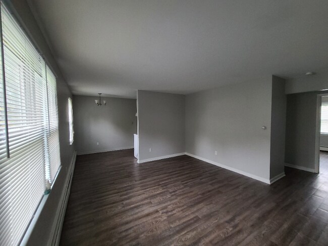 Building Photo - 223 Bristol St