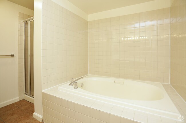 Interior Photo - Evanston Place