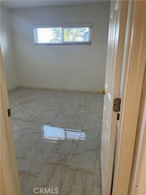 Foto del edificio - 2400 Marine Ave