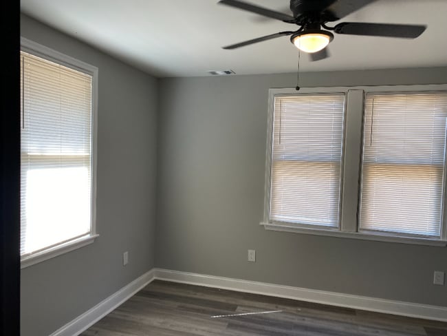 Foto del edificio - 4310 Ridgewood Ave