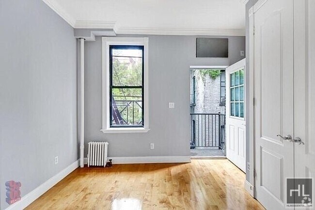 Building Photo - Mott Street