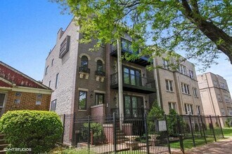 Building Photo - 6318 N Albany Ave