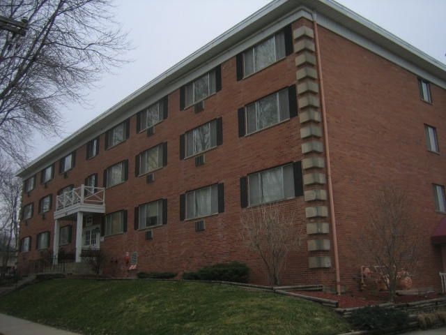 Primary Photo - Colonial Manor Apartments