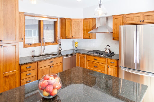 Building Photo - 527 Virginia Ave