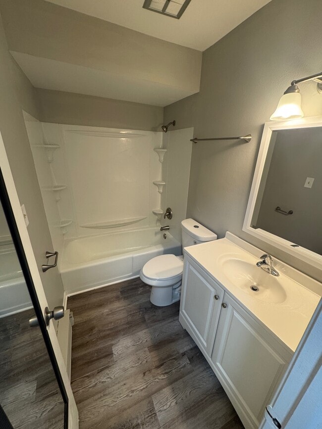 Building Photo - Wesleyan Apartments