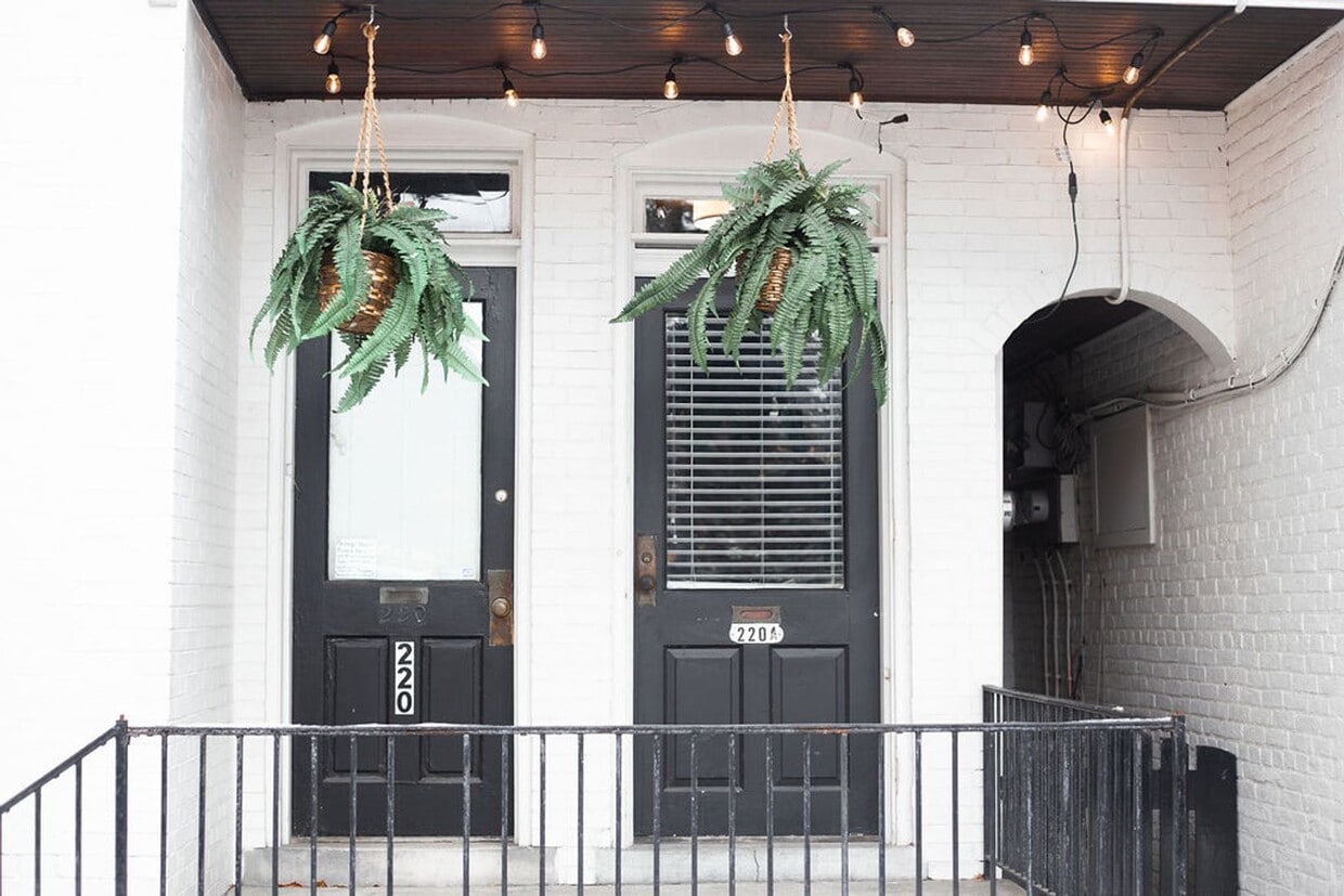 Primary Photo - 220 W Chestnut St