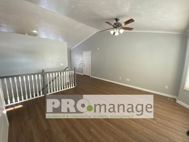 Foto del edificio - 4149 Birchwood Cir