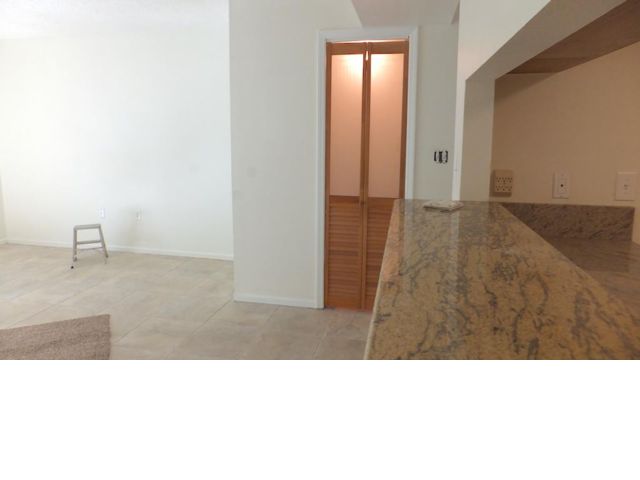 Building Photo - 13160 Kings Point Dr