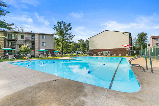 Piscina de temporada - Country Club Apartments