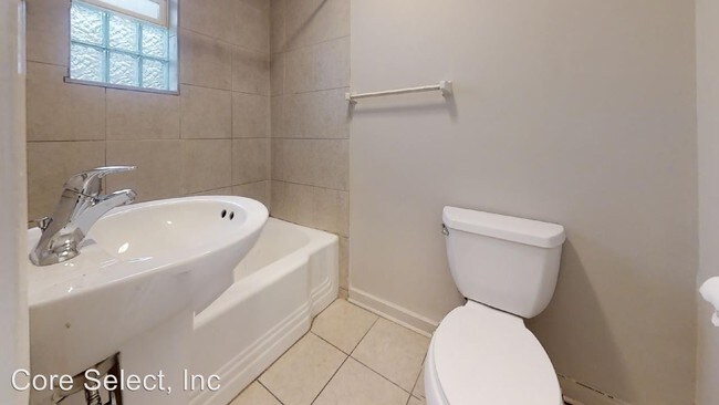 Foto del edificio - 1567 Highland St